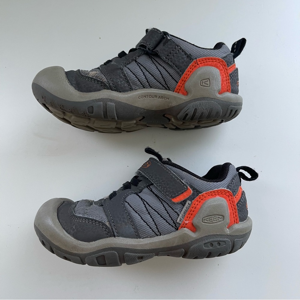 Keen Toddler Little Kids’ Knotch Peak Sneaker (size 9)